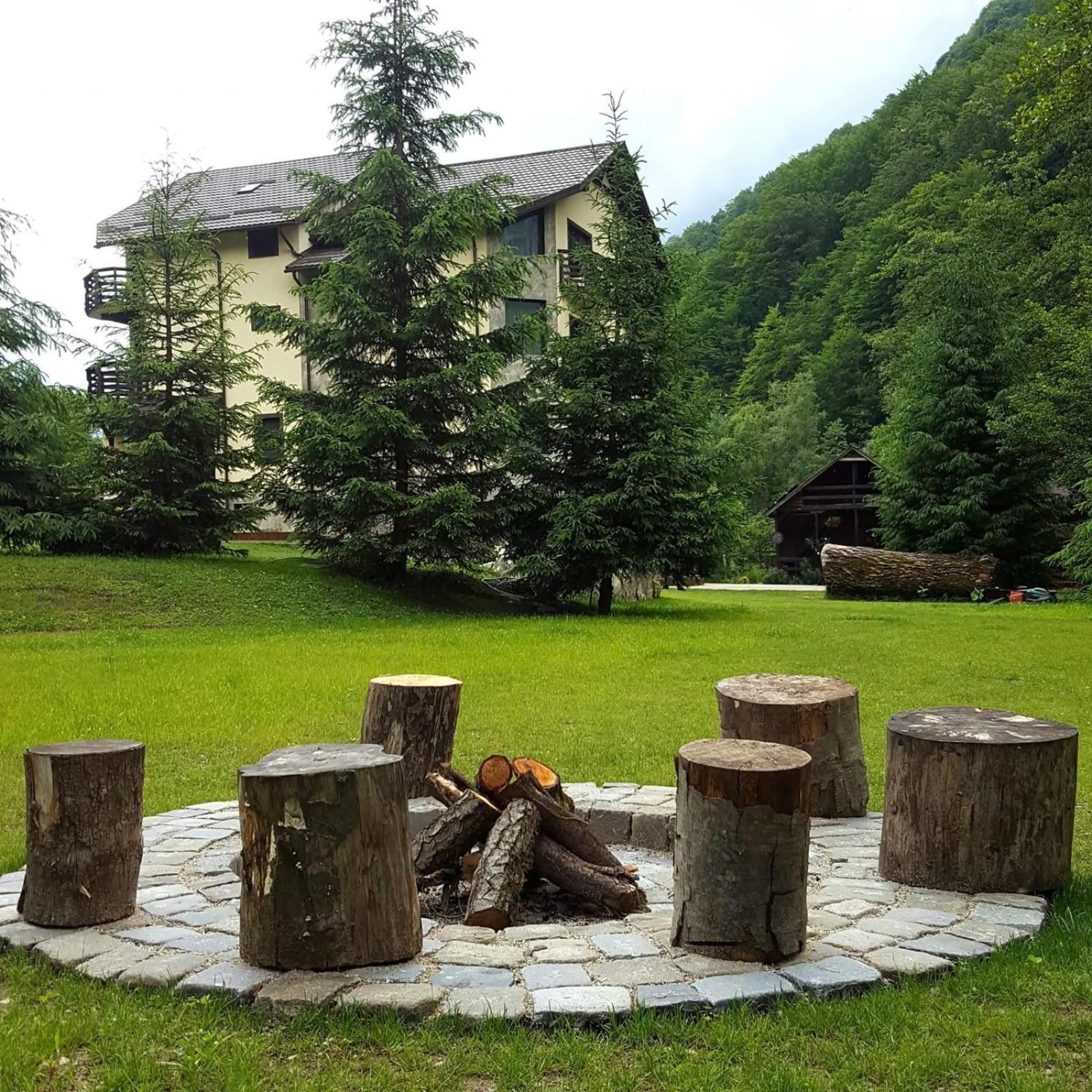 Hotel Casa Valea Cernei Isverna Esterno foto