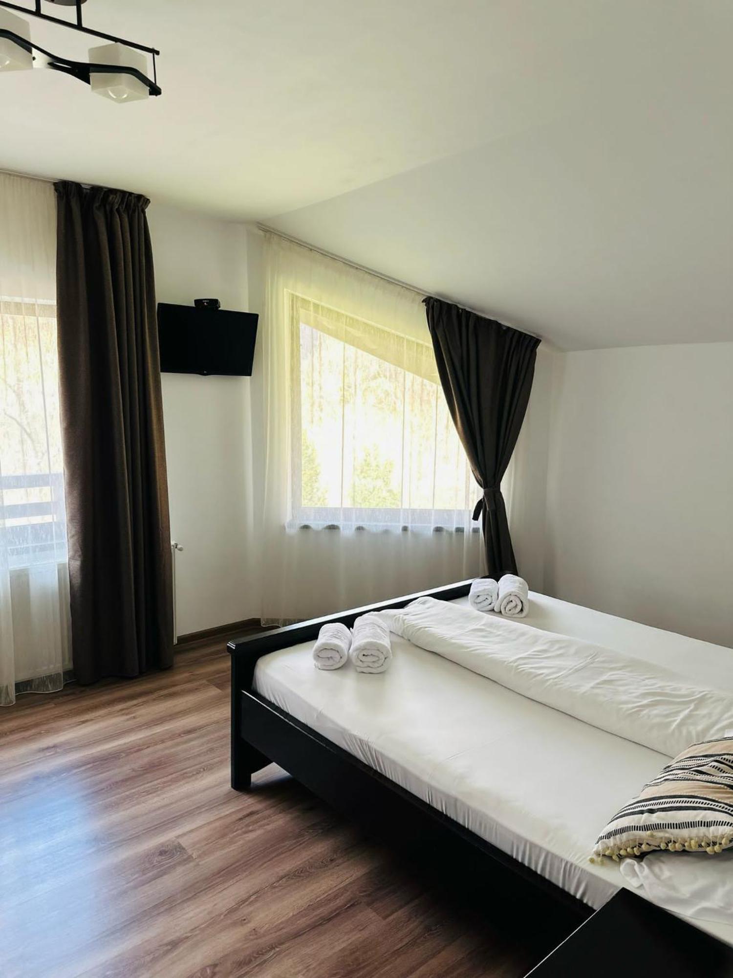 Hotel Casa Valea Cernei Isverna Esterno foto