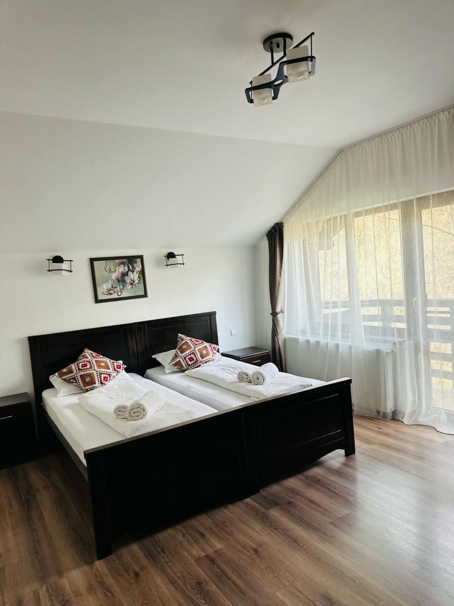 Hotel Casa Valea Cernei Isverna Esterno foto