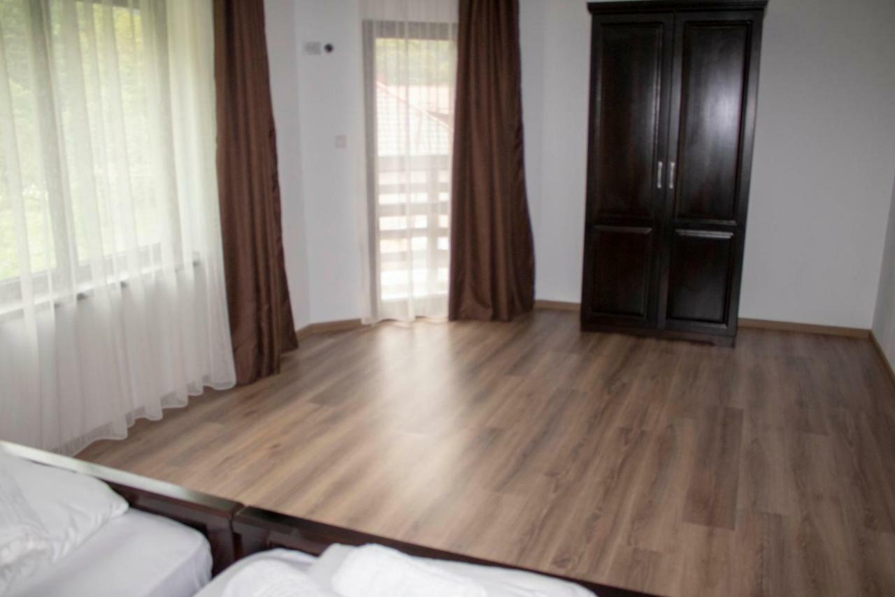 Hotel Casa Valea Cernei Isverna Esterno foto